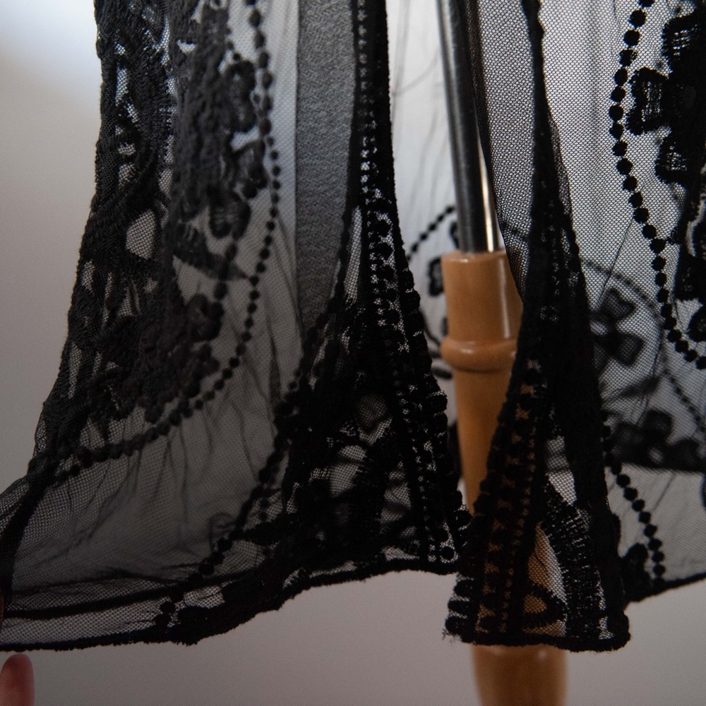 Francesca's Sheer Floral Boho Black Lace Ankle Length Cover Up Kimono - Picture 7 of 10